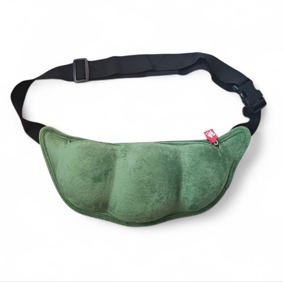 Peas in a Pod Molded Sling Bag Fanny Pack Green Plush Crossbody NWOT Adjustable - Picture 2 of 12